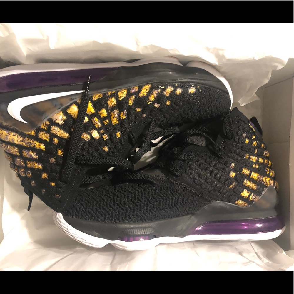 Lebron 17 “Lakers”